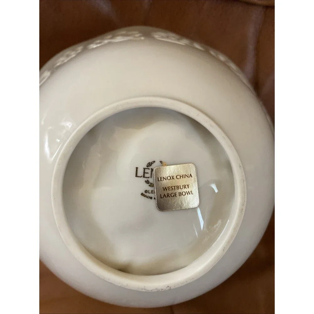 Lenox Westbury 8” Bowl Scallop Edge Trimmed In 24K Gold Flower Cut Outs